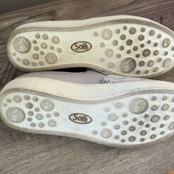 Sofft 7.5 “snakeskin” slip on sneaker in good condition. - Picture 3 of 4